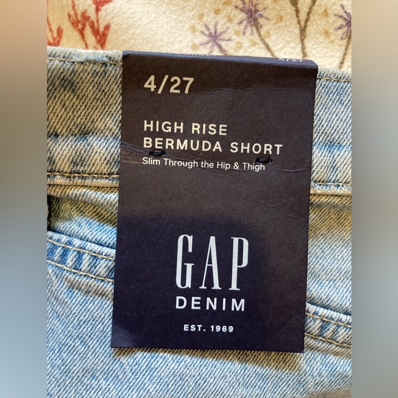 GAP High Rise light denim Bermuda jean shorts • size 27/4 • NWT • new, never use - Picture 5 of 10